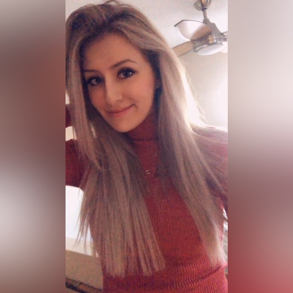 Meet your Posher, Kat - Picture 2 of 2